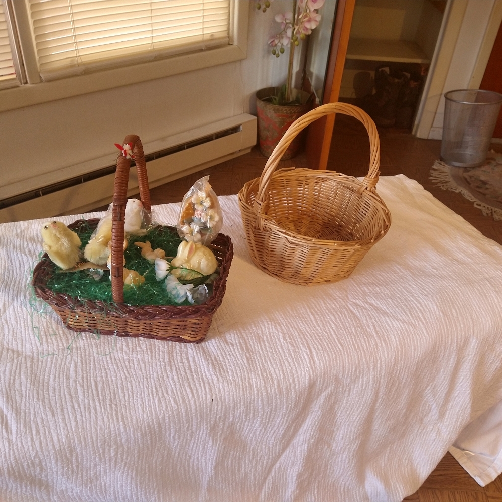 Very Vintage Collectible, Easter Baskets & Easter Decor